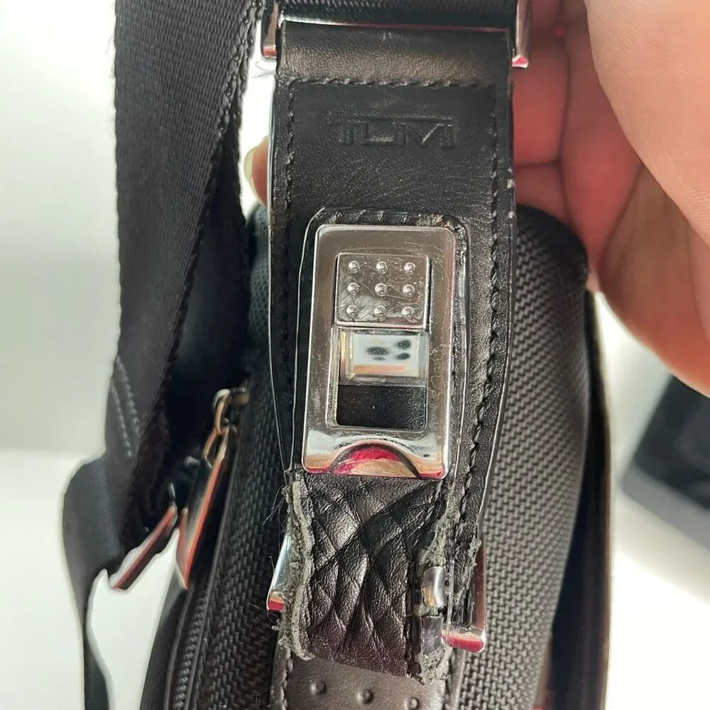 TUMI Spirit of Imagination Black Nylon & Leather Messenger‎ Bag #23671D